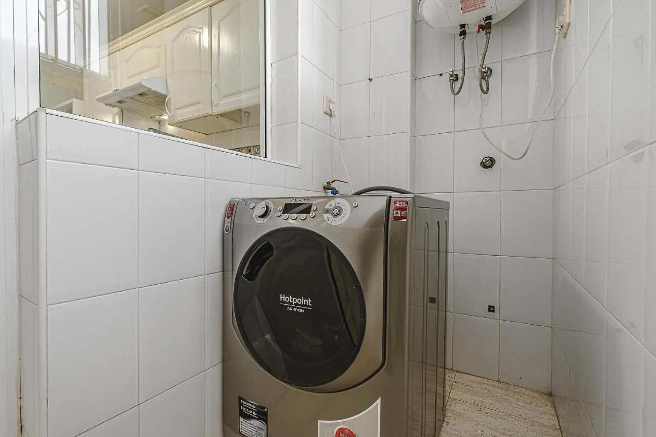 Red Large Family Apartment, Three Floors, 10 Guests アデヘ 0*,  スペイン