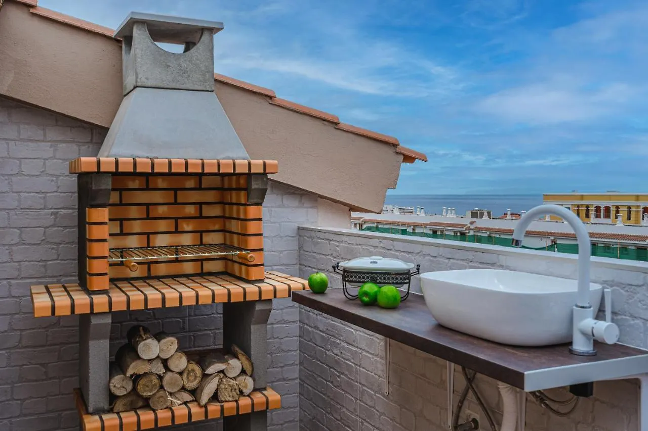 Red Large Family Apartment, Three Floors, 10 Guests Costa Adeje
