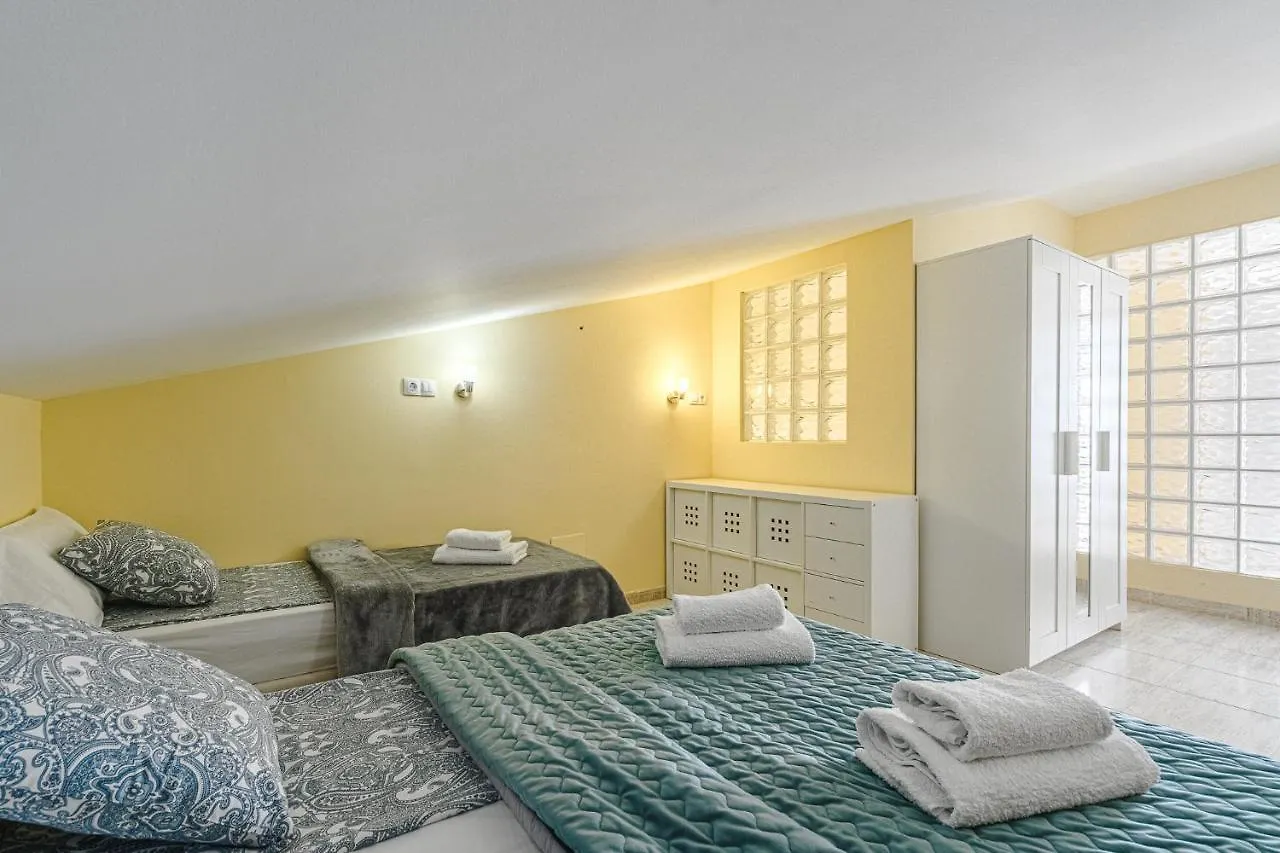 Red Large Family Apartment, Three Floors, 10 Guests Costa Adeje  Costa Adeje (Tenerife)