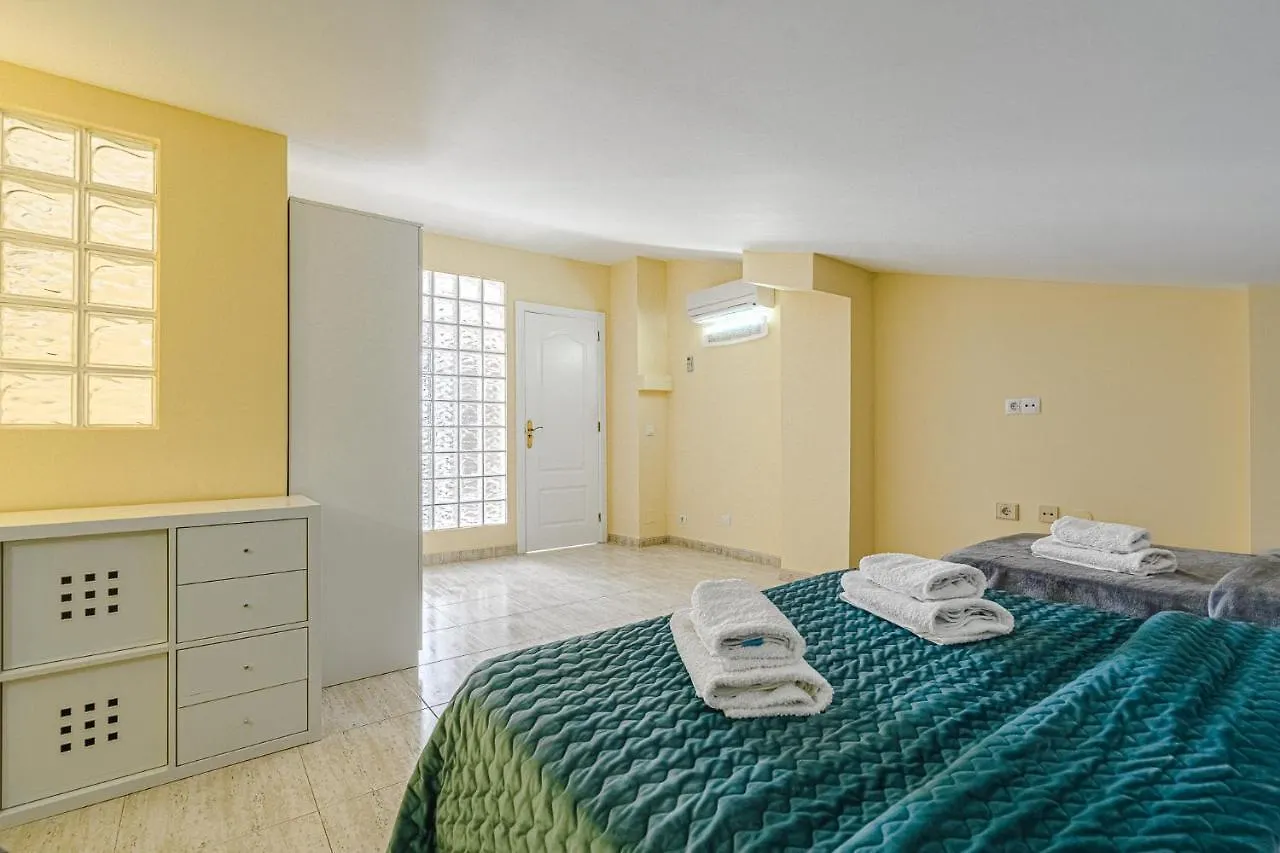 Red Large Family Apartment, Three Floors, 10 Guests Costa Adeje  Costa Adeje (Tenerife)