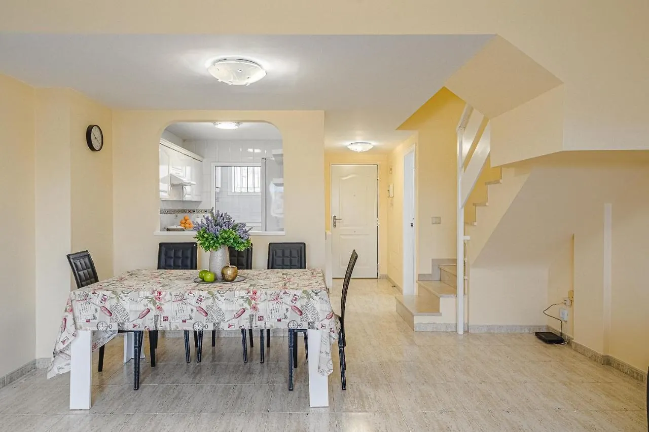 Red Large Family Apartment, Three Floors, 10 Guests Costa Adeje