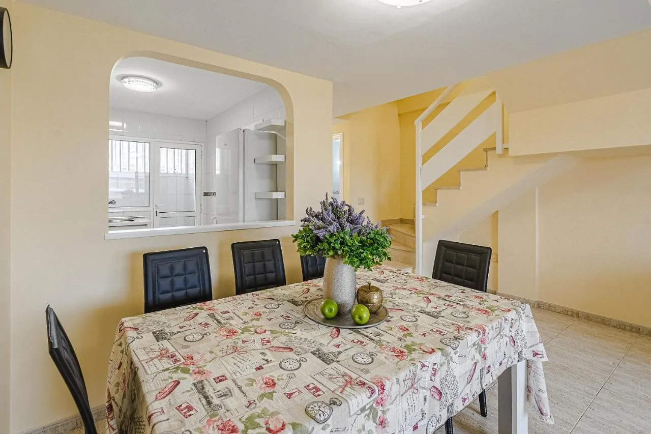 Red Large Family Apartment, Three Floors, 10 Guests Costa Adeje  Apartment Costa Adeje (Tenerife)