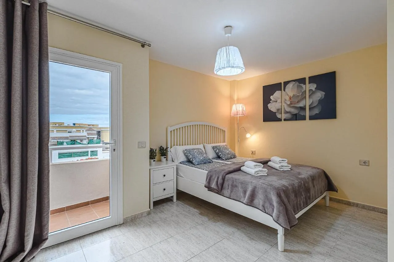 Red Large Family Apartment, Three Floors, 10 Guests Costa Adeje  Costa Adeje (Tenerife)